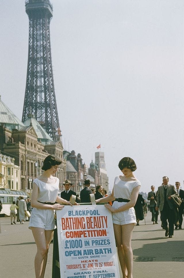 Nostalgic Vintage Color Photos of Holidaymakers at ...
